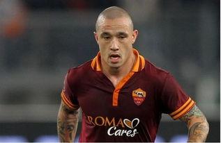 光头的足球明星,球场上的独特风采与辉煌成就