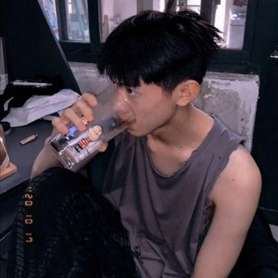 男帅哥网红,颜值与才华并存的网络新宠